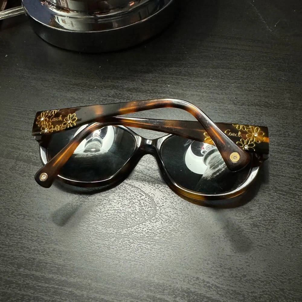 Coach - Picture 2 of 2